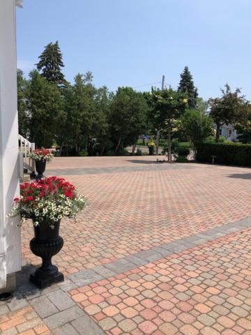 Casa Blanca Boutique Bed & Breakfast Ниагара-он-те-Лейк Экстерьер фото