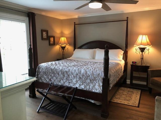 Casa Blanca Boutique Bed & Breakfast Ниагара-он-те-Лейк Экстерьер фото